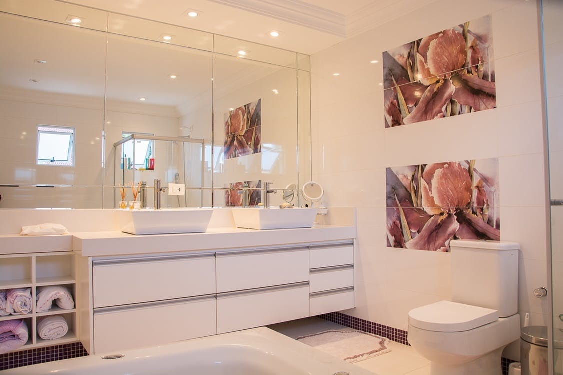 Inexpensive ways to spruce up your bathroom without remodeling