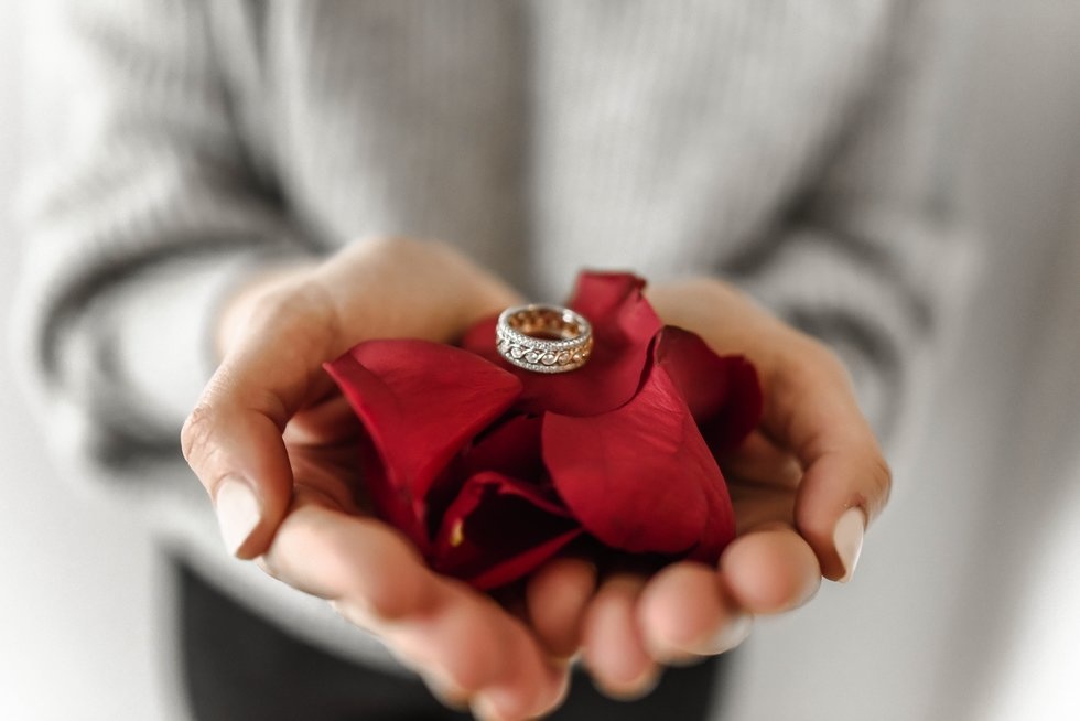 Love & Money: How to Talk About Gift Giving in Relationships