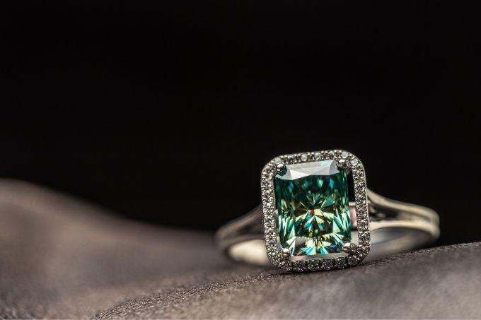 Helpful Tips for Choosing an Alternative Gem Engagement Ring