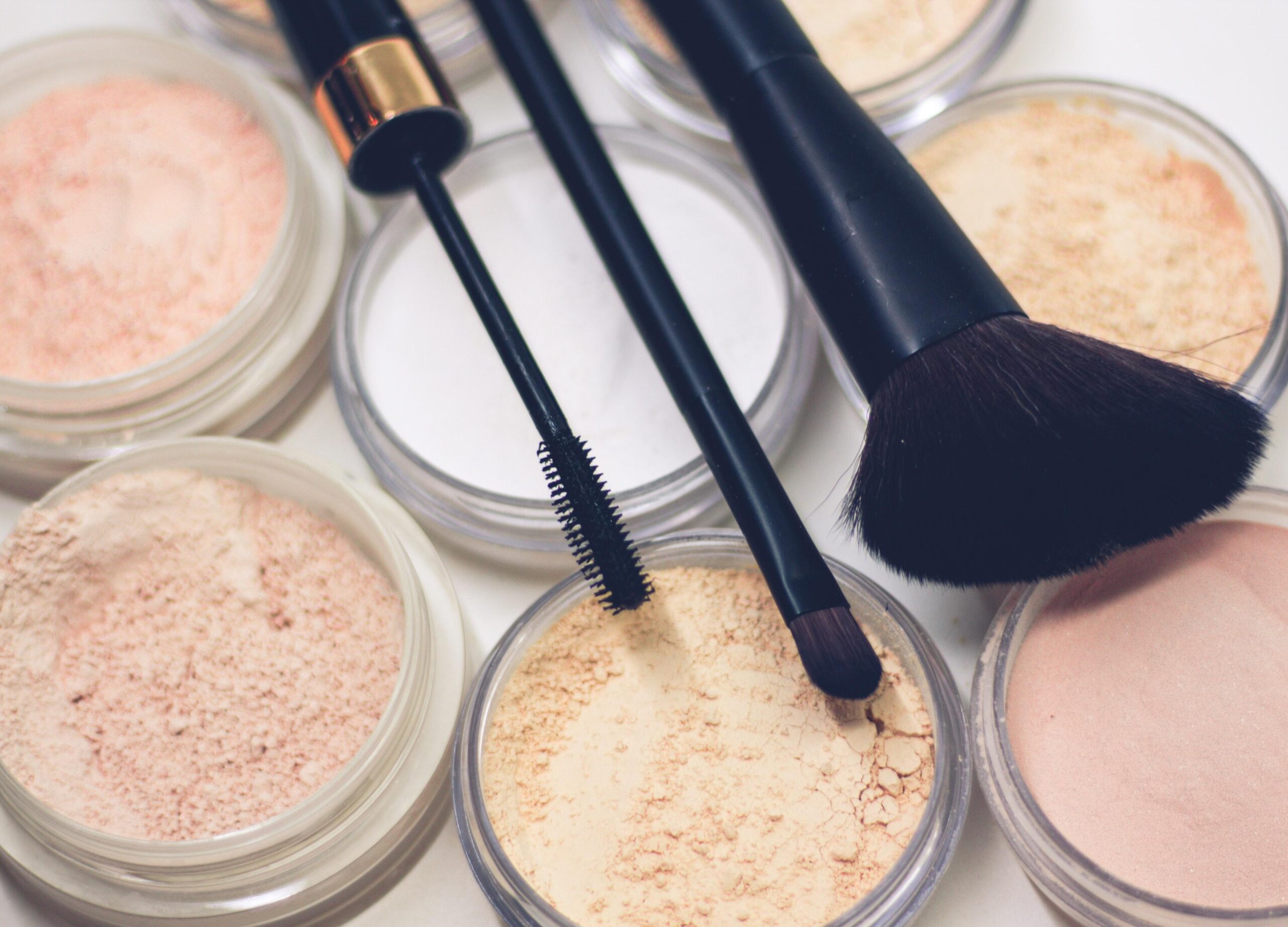 How To Set Your Makeup According To Professionals