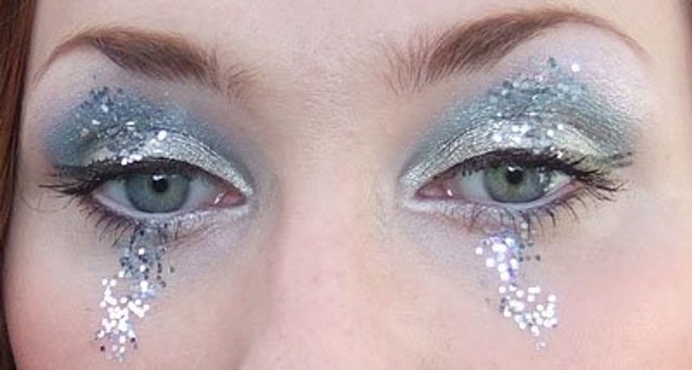 silver eyeshadow